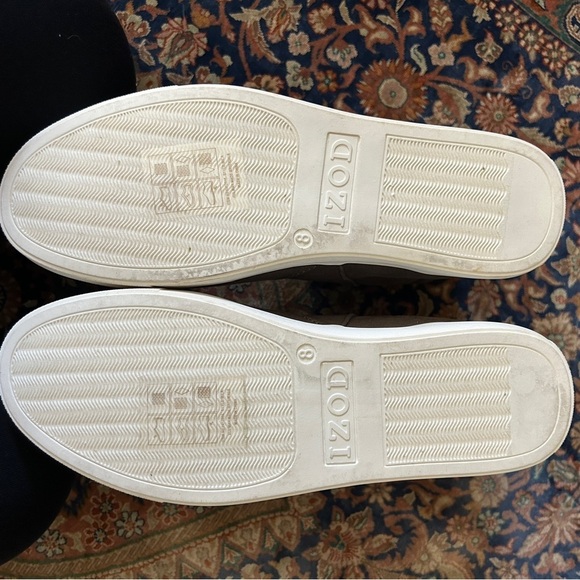 NWOT Izod grey/taupe suede side zip shirt boots. Size 8. Comfy and versatile - Picture 4 of 8